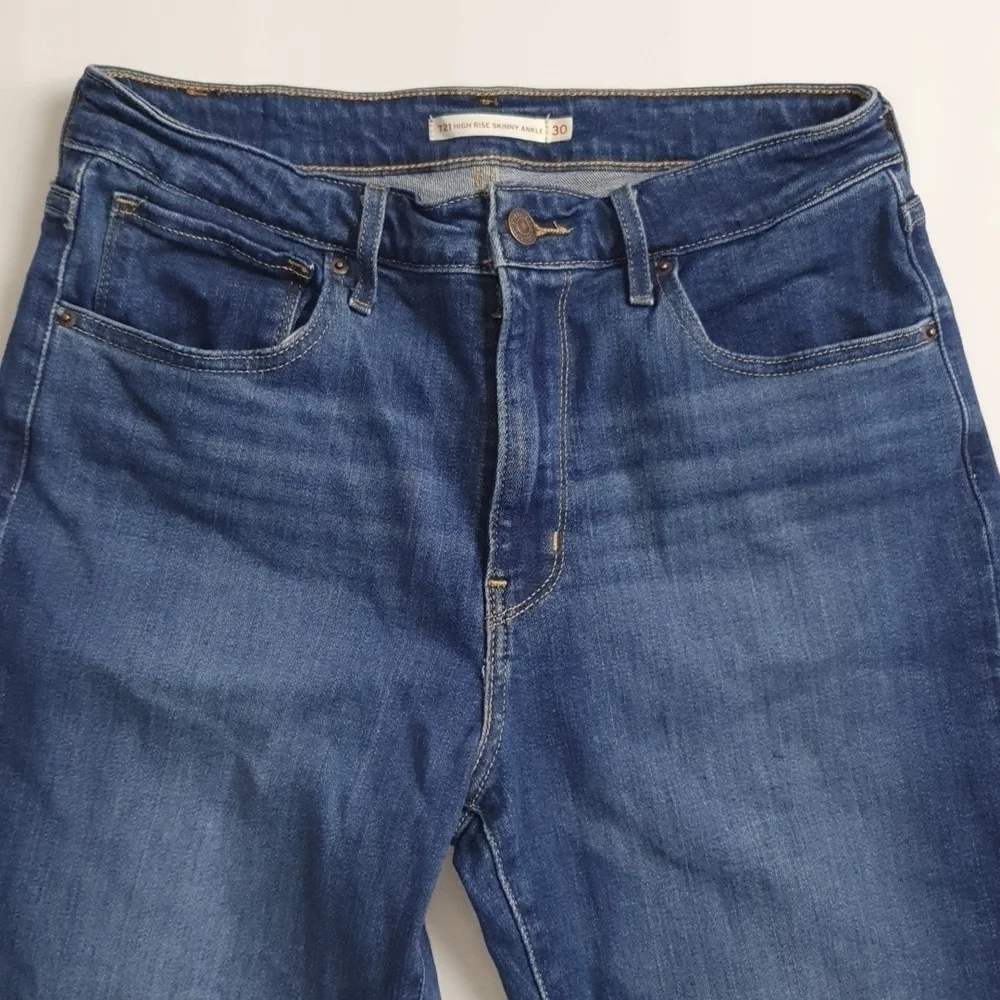 Levi's 721 High Rise Skinny Ankle Distressed Jeans - Picture 13 of 14